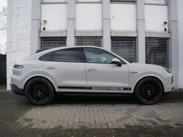 E-Hybrid Coupé ACC-LUFTF-PANO-AHK-MATRIX-BOSE-RS