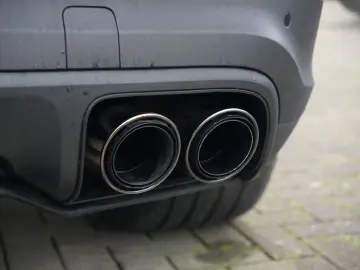 E-Hybrid Coupé ACC-LUFTF-PANO-AHK-MATRIX-BOSE-RS