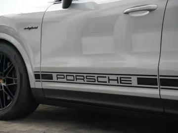 E-Hybrid Coupé ACC-LUFTF-PANO-AHK-MATRIX-BOSE-RS