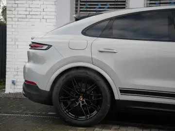 E-Hybrid Coupé ACC-LUFTF-PANO-AHK-MATRIX-BOSE-RS