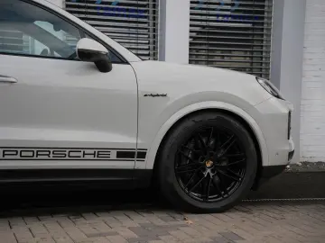 E-Hybrid Coupé ACC-LUFTF-PANO-AHK-MATRIX-BOSE-RS