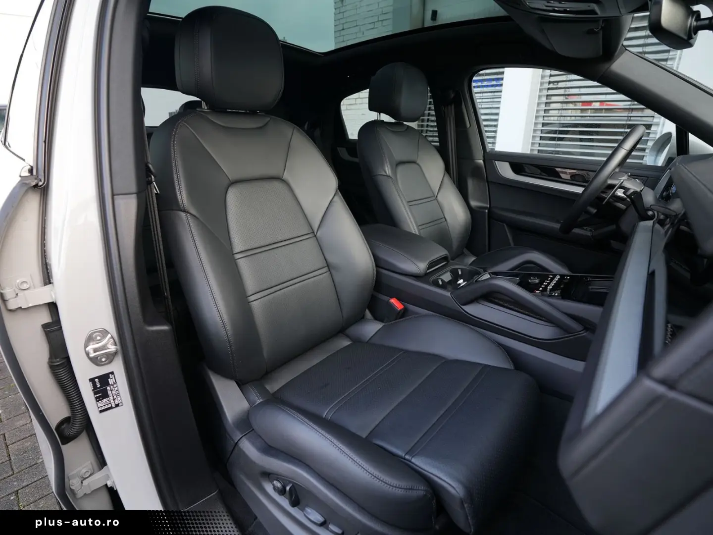 E-Hybrid Coupé ACC-LUFTF-PANO-AHK-MATRIX-BOSE-RS