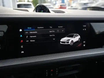 E-Hybrid Coupé ACC-LUFTF-PANO-AHK-MATRIX-BOSE-RS