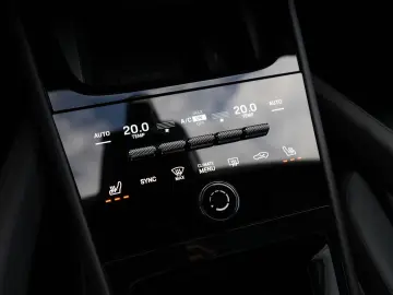 E-Hybrid Coupé ACC-LUFTF-PANO-AHK-MATRIX-BOSE-RS