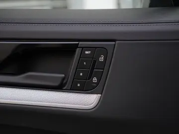 E-Hybrid Coupé ACC-LUFTF-PANO-AHK-MATRIX-BOSE-RS