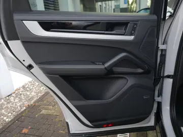 E-Hybrid Coupé ACC-LUFTF-PANO-AHK-MATRIX-BOSE-RS