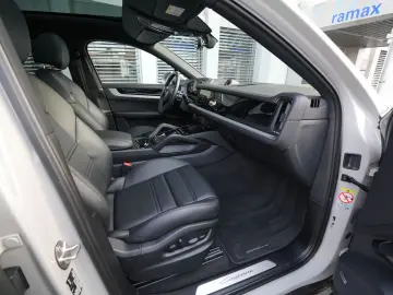 E-Hybrid Coupé ACC-LUFTF-PANO-AHK-MATRIX-BOSE-RS