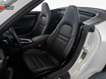 992 .1 Carrera 4S Cabrio Kreide ACC Sitzbelüftun