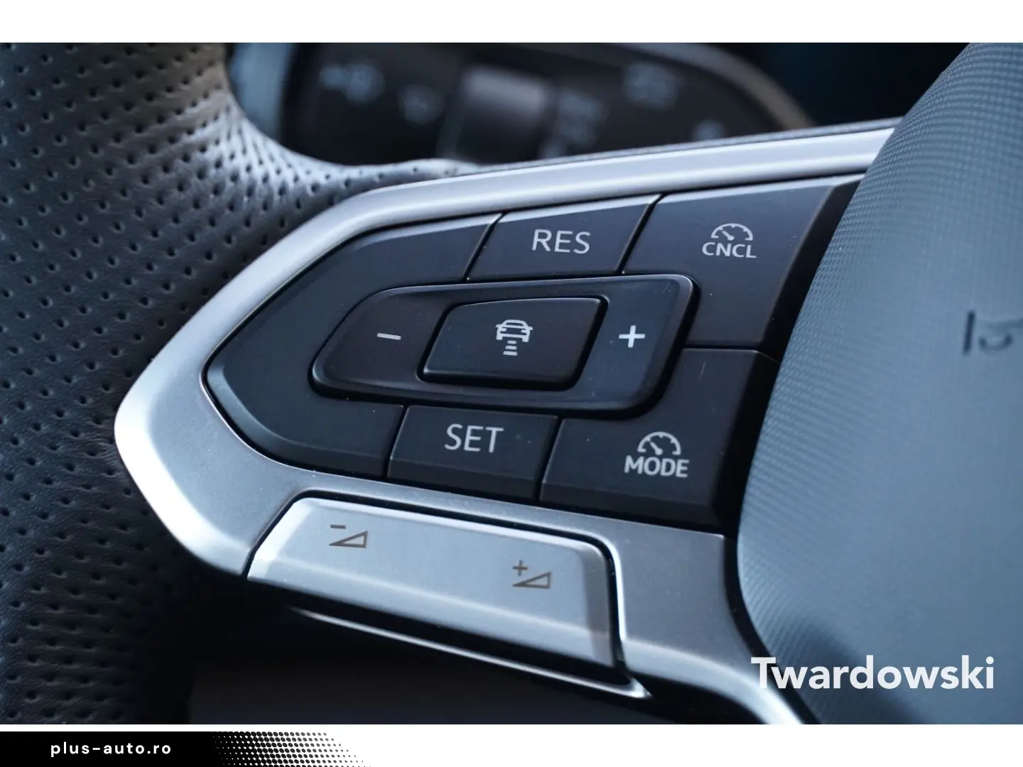 Tiguan 1.5 eTSI R-Line Pano AHK Matrix 360  ACC