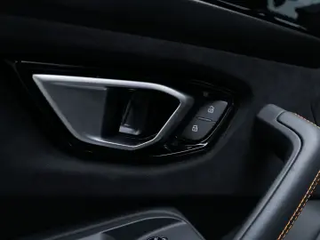 Urus NOVITEC FELGEN&ABGASNALANGE B&O 23  CARBON