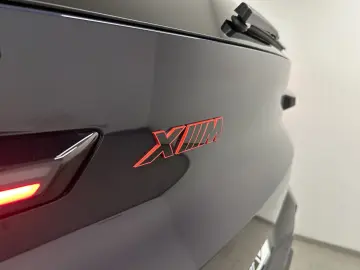 XM Label Red DA. Prof. PA. Plus B&W LED DAB AHK