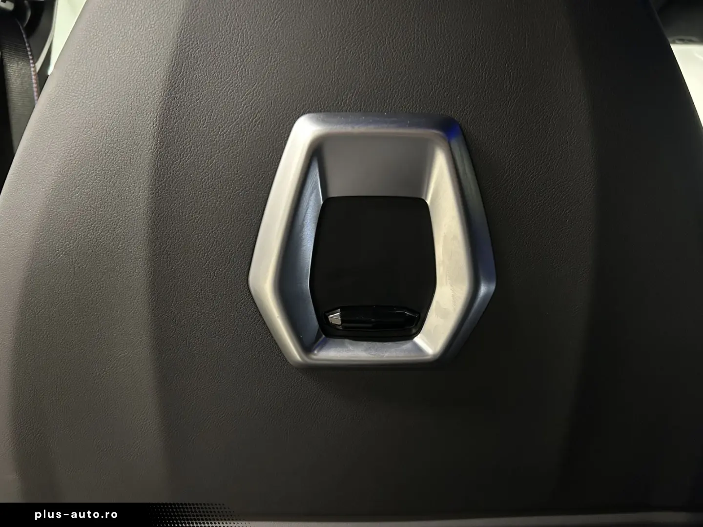 XM Label Red DA. Prof. PA. Plus B&W LED DAB AHK