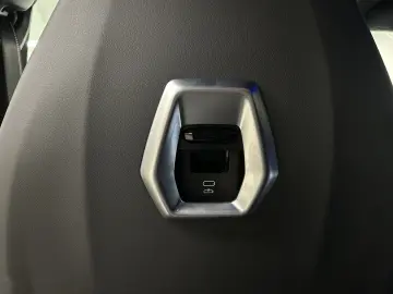 XM Label Red DA. Prof. PA. Plus B&W LED DAB AHK