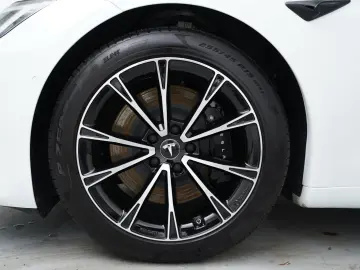 Model S Longrange Limousine