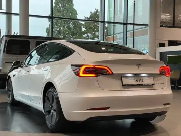 Model 3 AWD Long Range