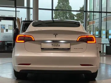 Model 3 AWD Long Range