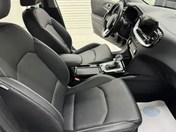 KIA XCEED 141 CP - PLUG-IN HYBRID – PLATINUM