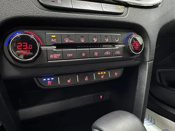 KIA XCEED 141 CP - PLUG-IN HYBRID – PLATINUM