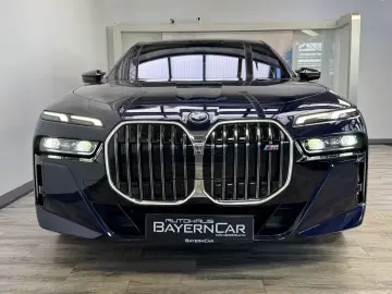 BMW i7 xDriveM70 Executive Lounge B&W