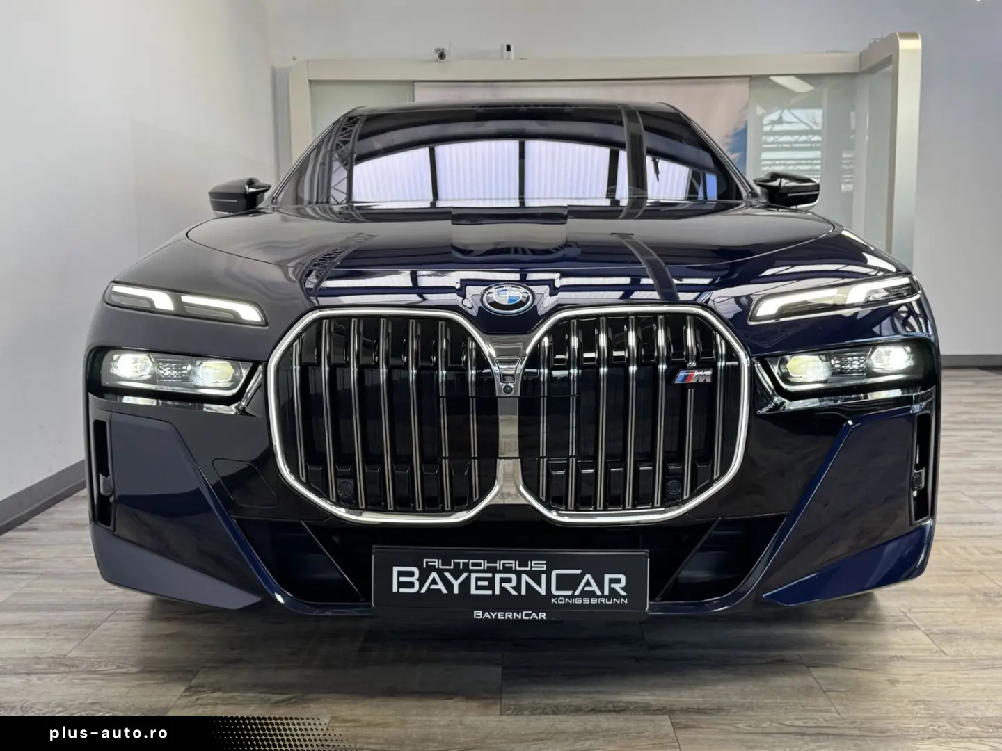 BMW i7 xDriveM70 Executive Lounge B&W