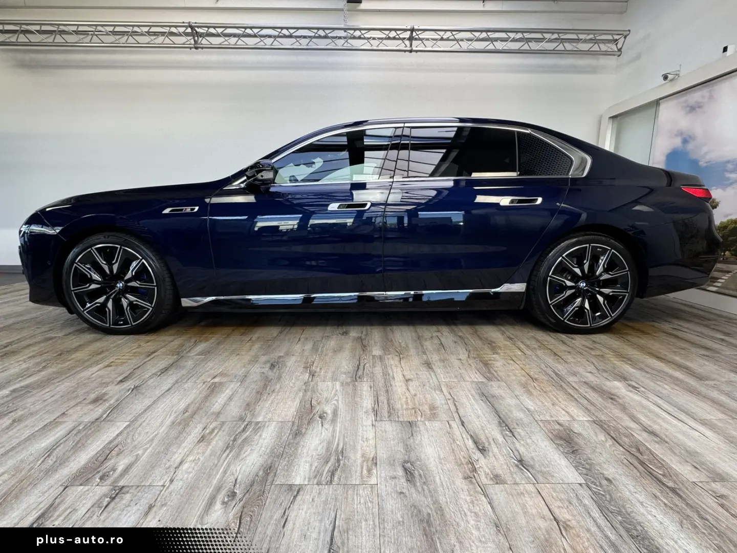 BMW i7 xDriveM70 Executive Lounge B&W