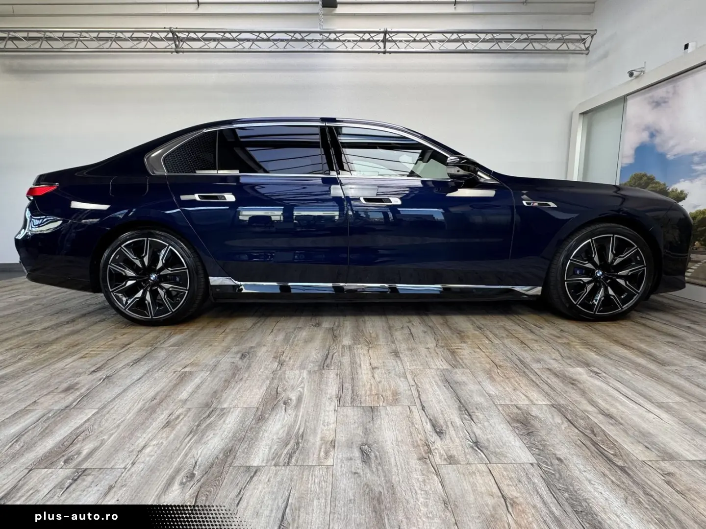 BMW i7 xDriveM70 Executive Lounge B&W