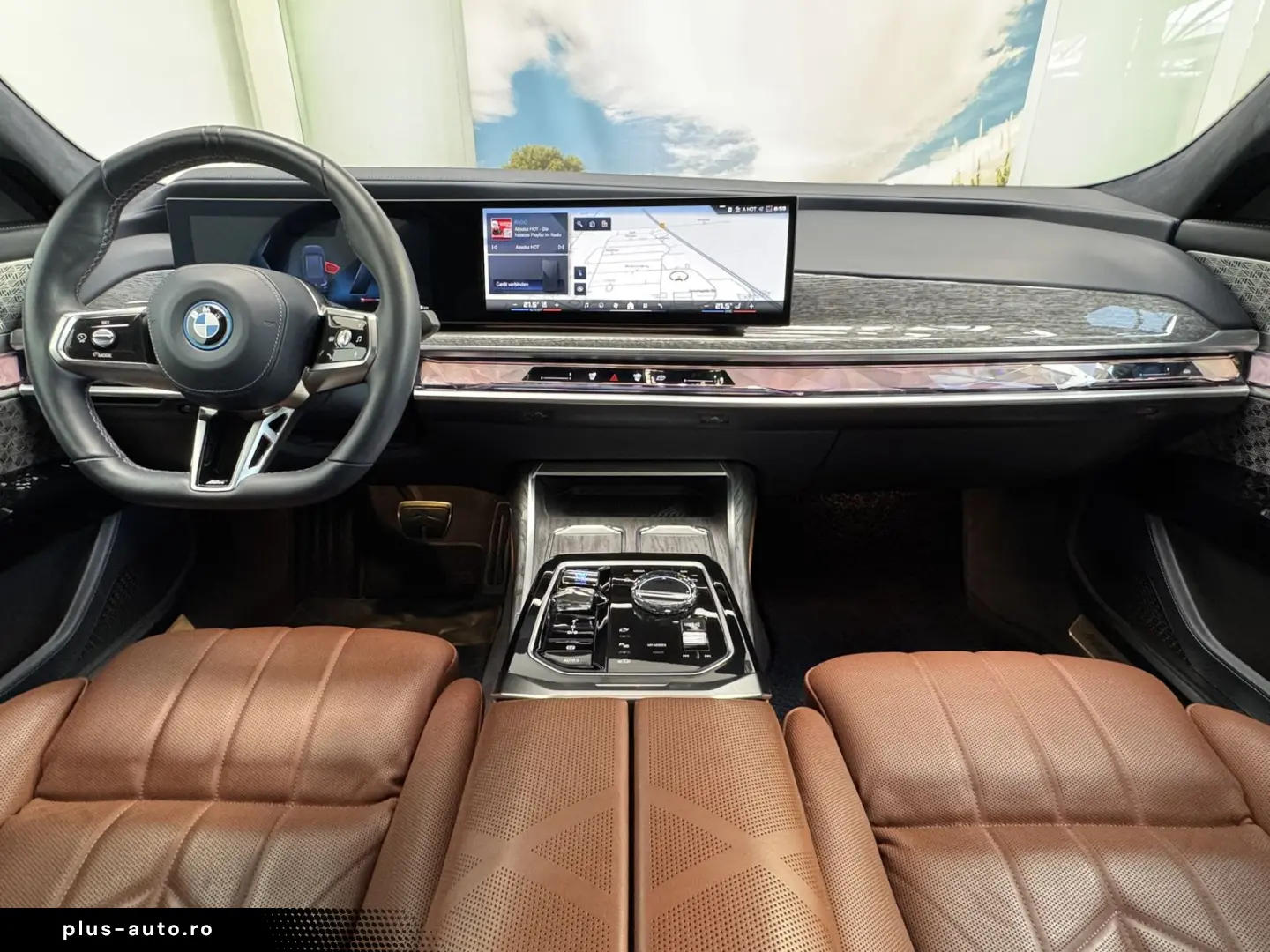 BMW i7 xDriveM70 Executive Lounge B&W