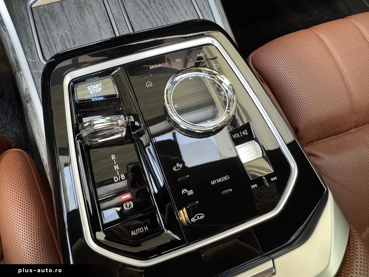 BMW i7 xDriveM70 Executive Lounge B&W