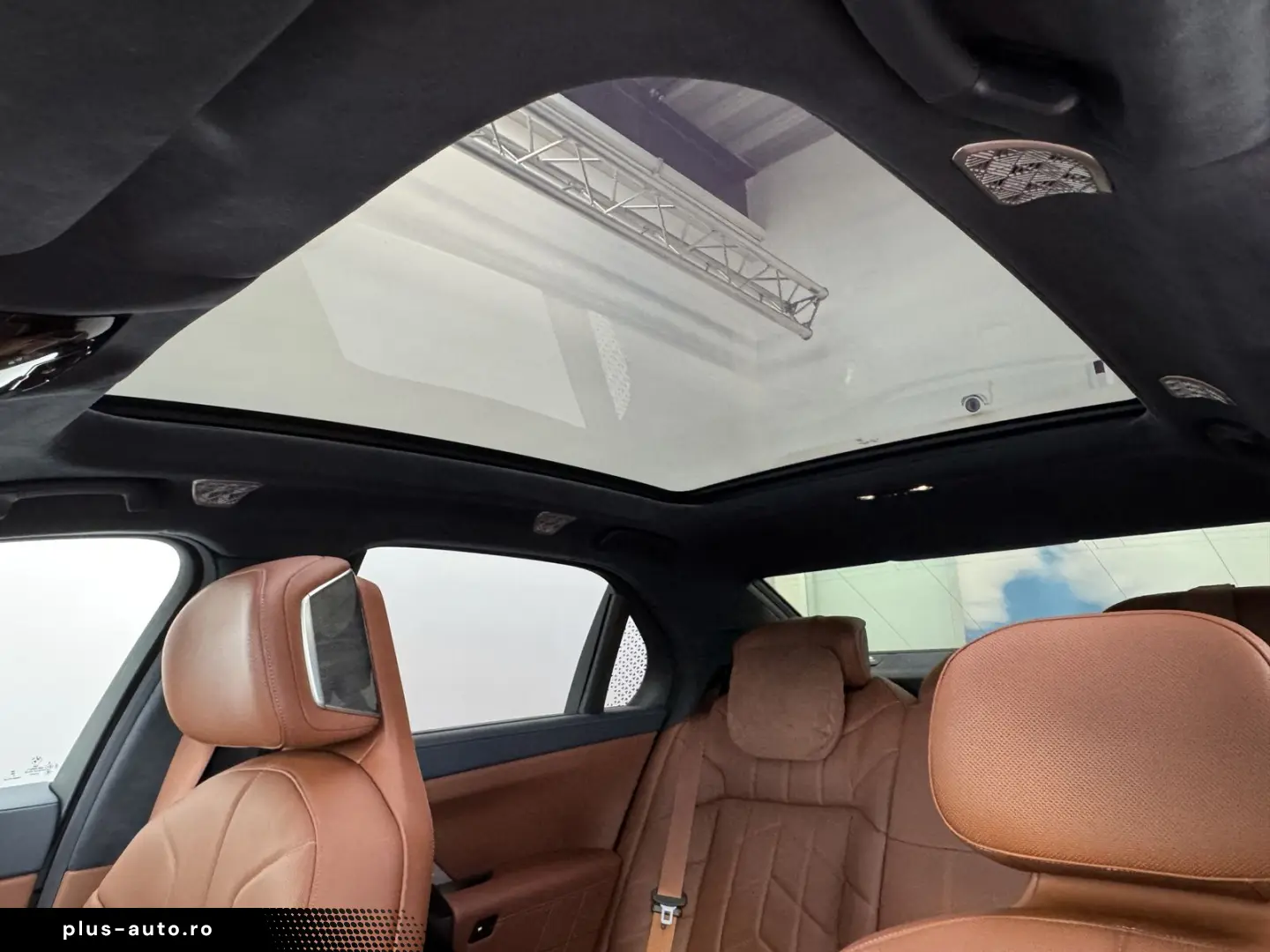 BMW i7 xDriveM70 Executive Lounge B&W