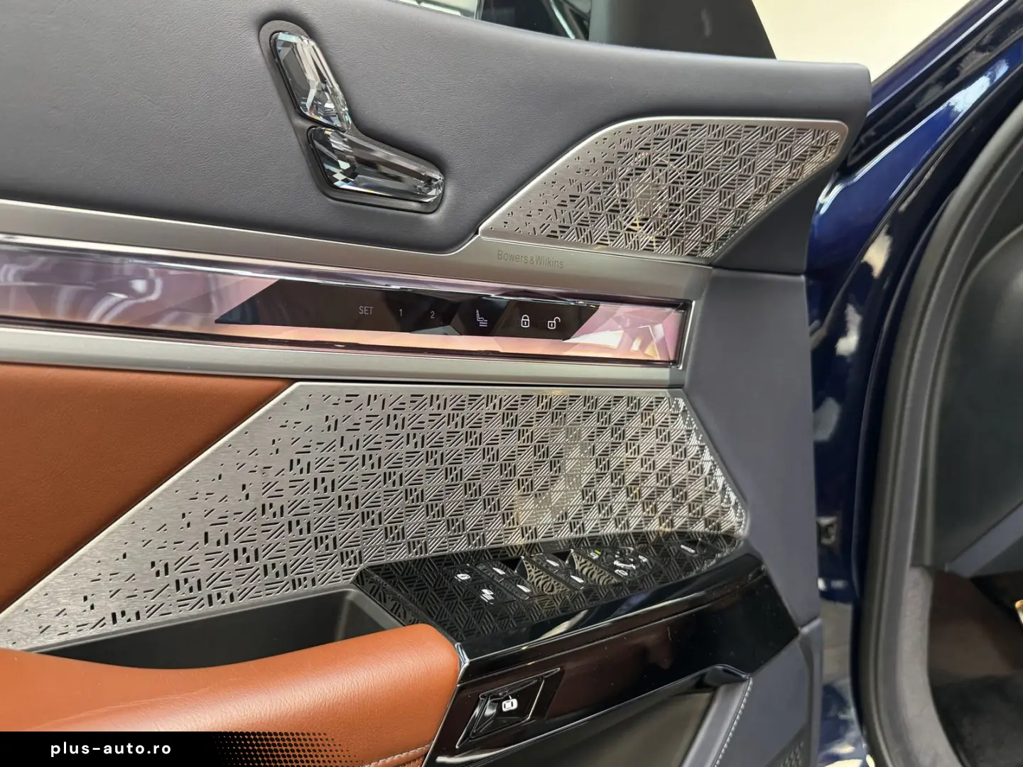 BMW i7 xDriveM70 Executive Lounge B&W