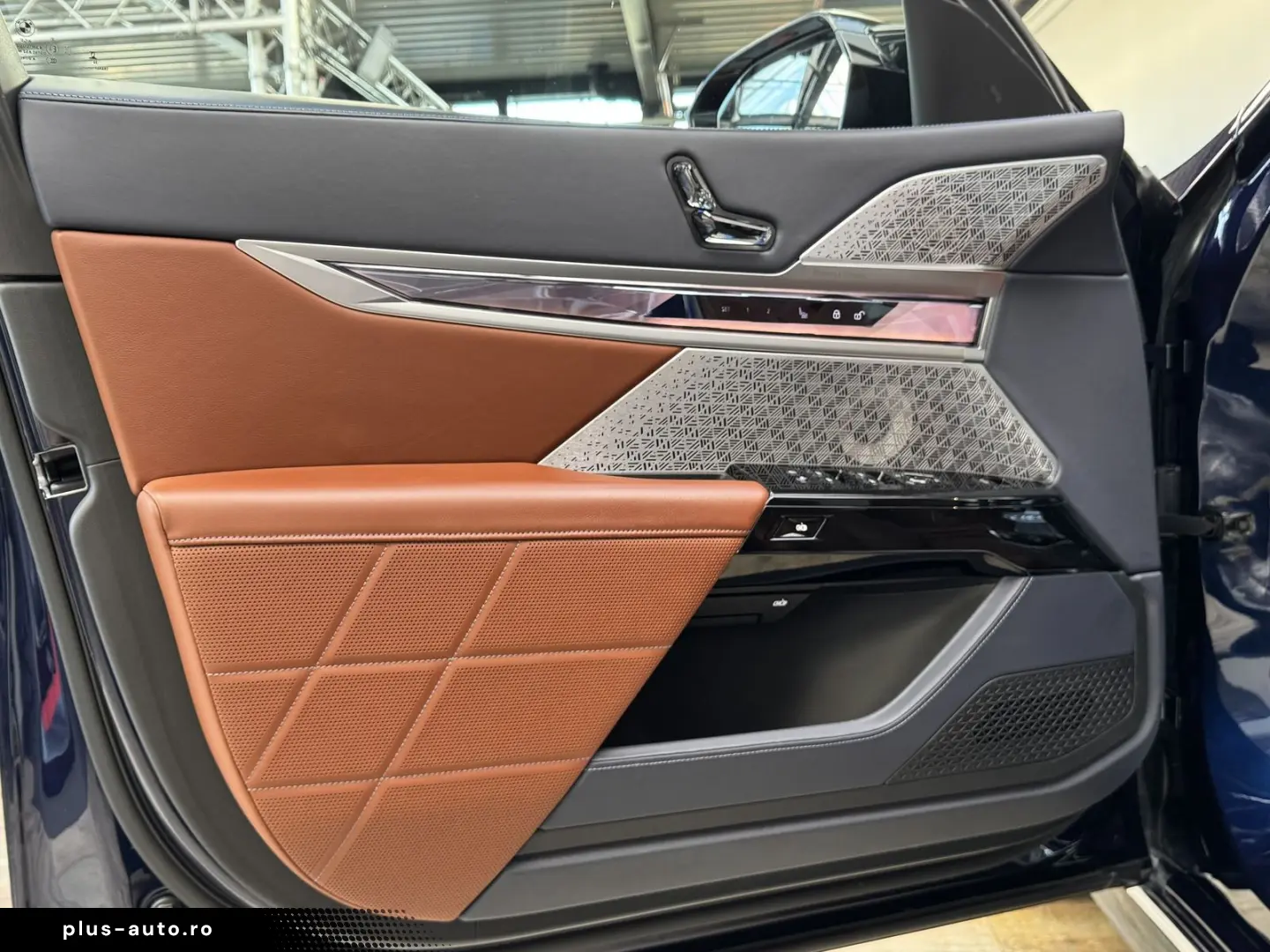 BMW i7 xDriveM70 Executive Lounge B&W