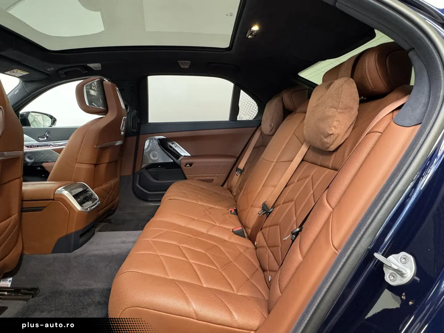 BMW i7 xDriveM70 Executive Lounge B&W