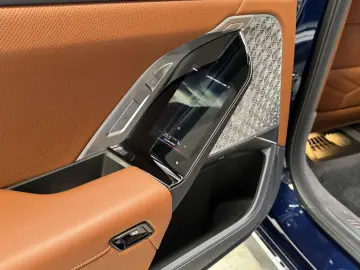 BMW i7 xDriveM70 Executive Lounge B&W