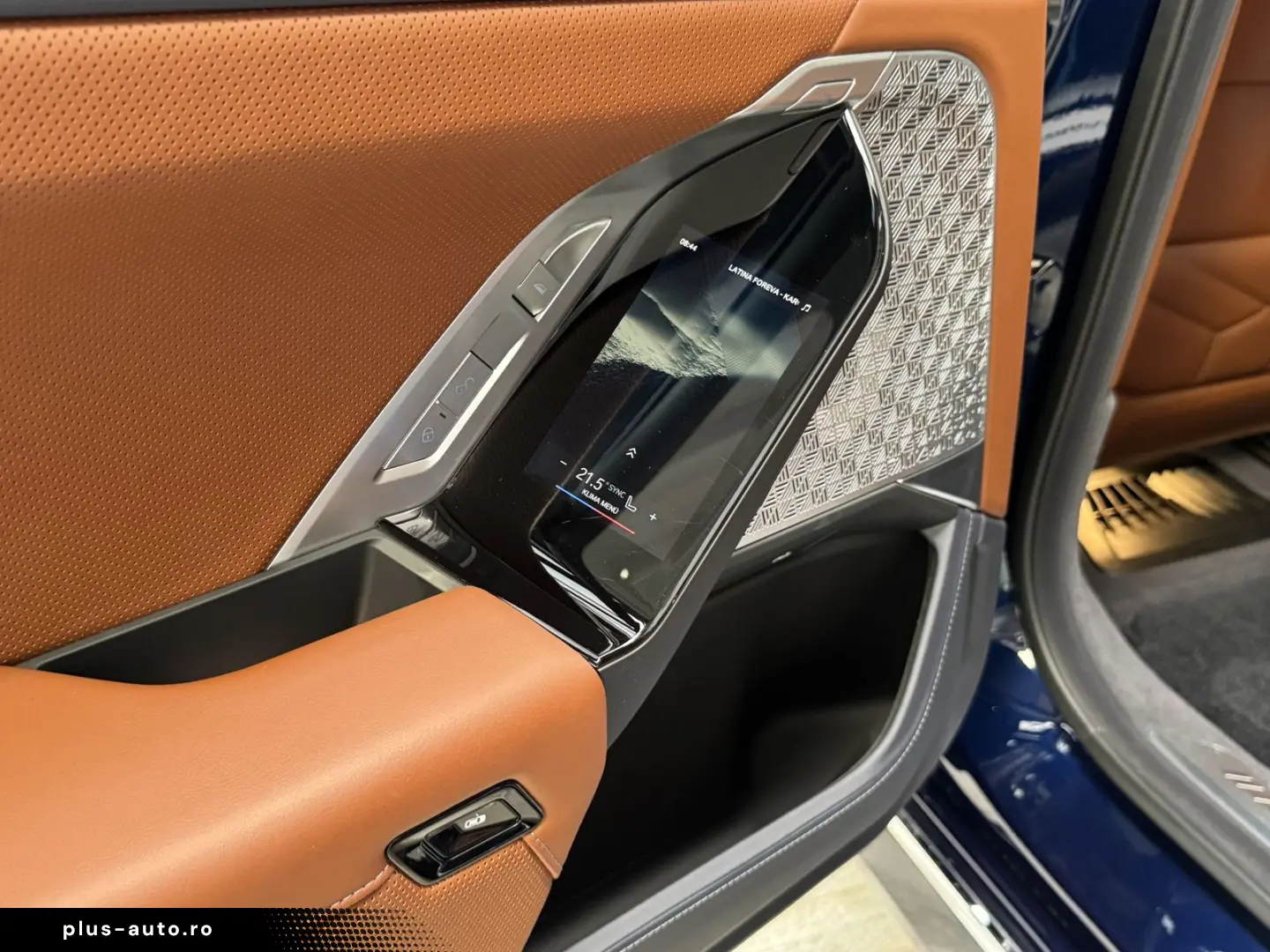 BMW i7 xDriveM70 Executive Lounge B&W