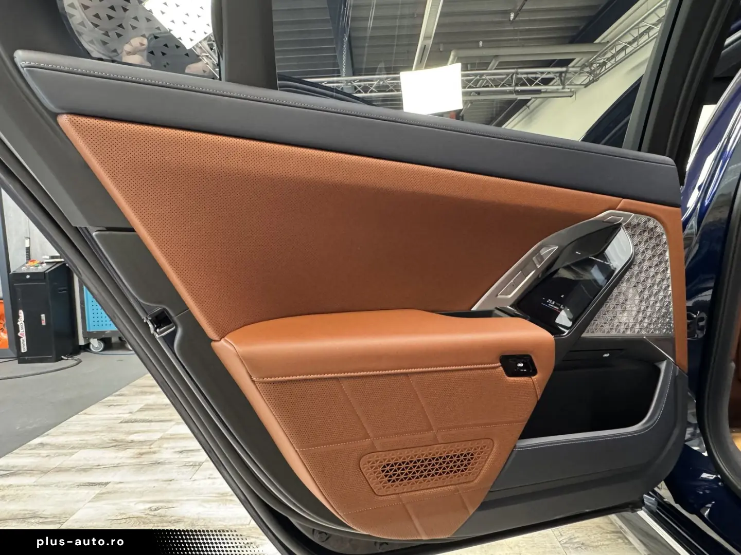 BMW i7 xDriveM70 Executive Lounge B&W