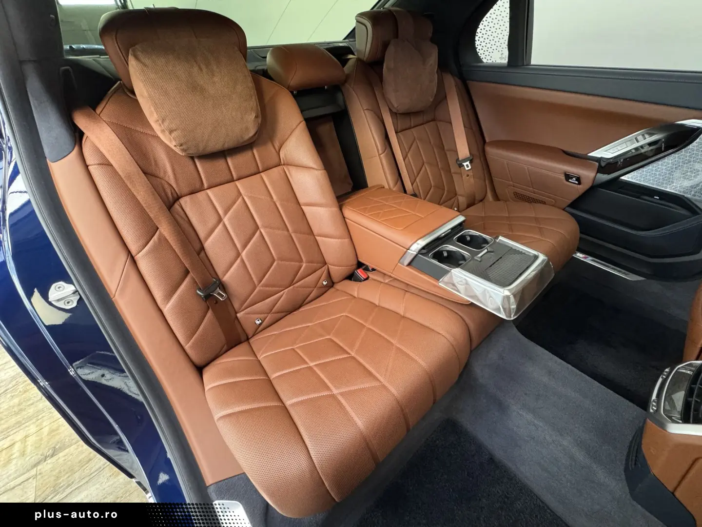 BMW i7 xDriveM70 Executive Lounge B&W