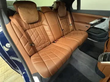 BMW i7 xDriveM70 Executive Lounge B&W