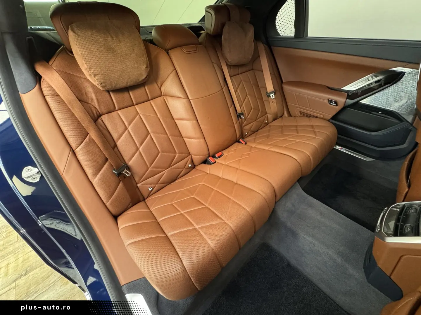 BMW i7 xDriveM70 Executive Lounge B&W