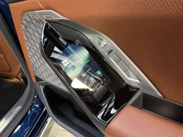 BMW i7 xDriveM70 Executive Lounge B&W