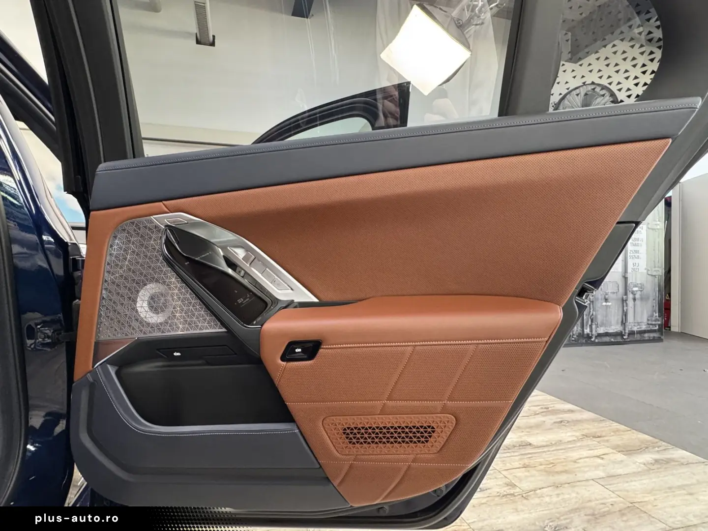 BMW i7 xDriveM70 Executive Lounge B&W