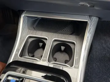 BMW i7 xDriveM70 Executive Lounge B&W