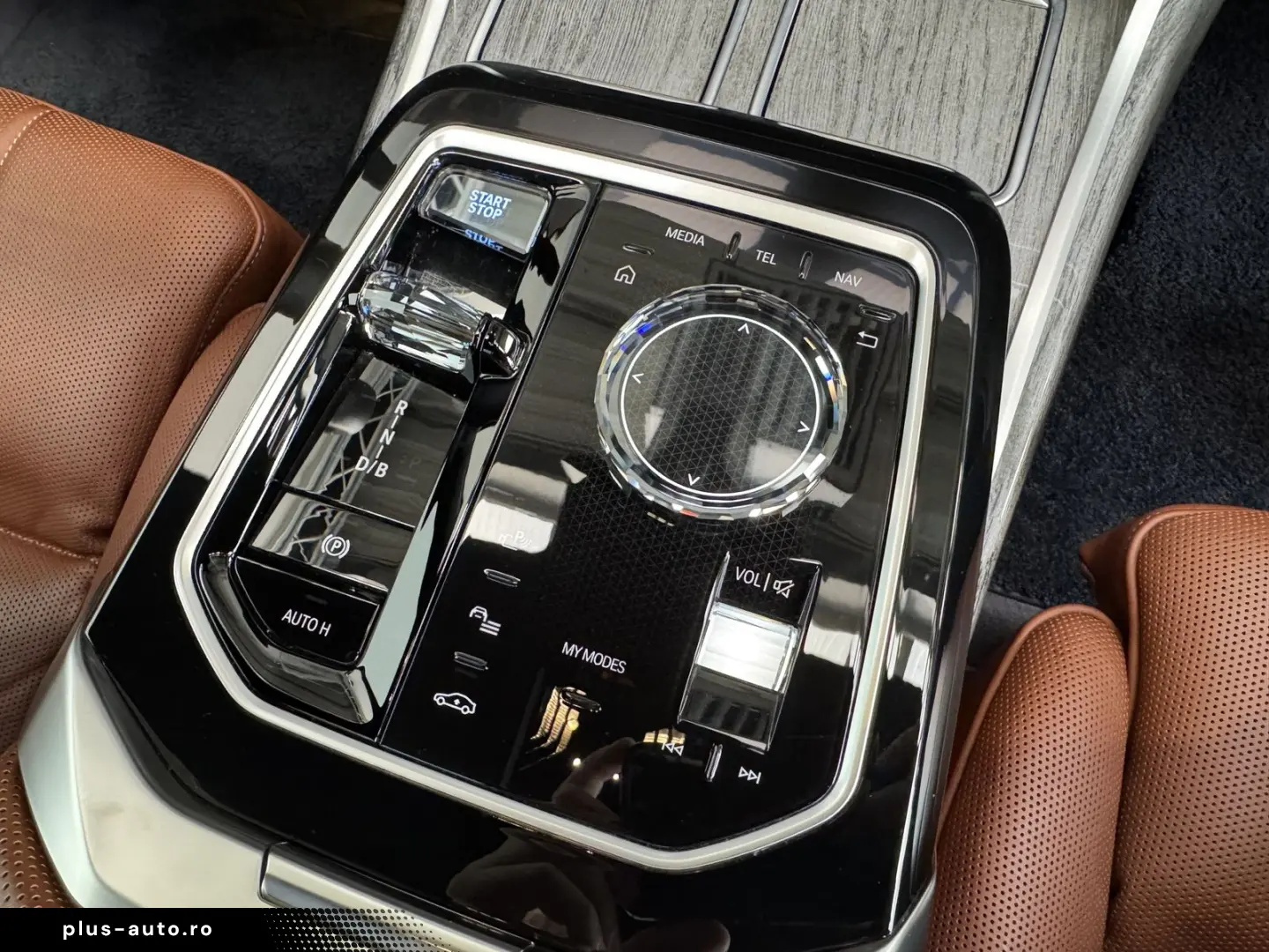 BMW i7 xDriveM70 Executive Lounge B&W