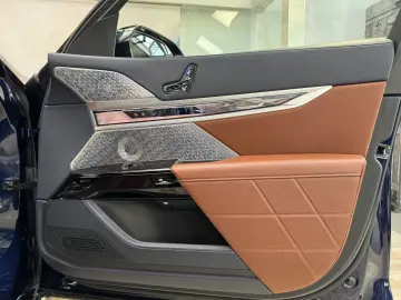 BMW i7 xDriveM70 Executive Lounge B&W