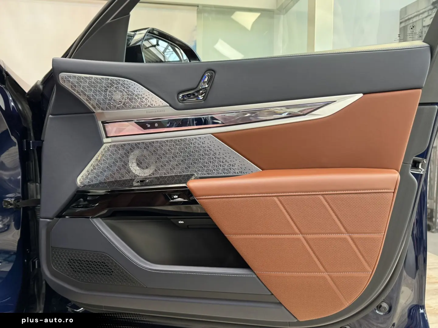 BMW i7 xDriveM70 Executive Lounge B&W