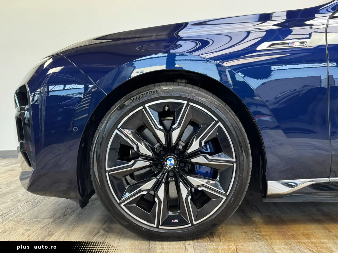 BMW i7 xDriveM70 Executive Lounge B&W