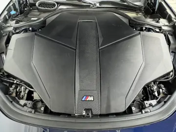 BMW i7 xDriveM70 Executive Lounge B&W