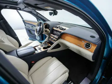 Bentley Bentayga Azure Hybrid