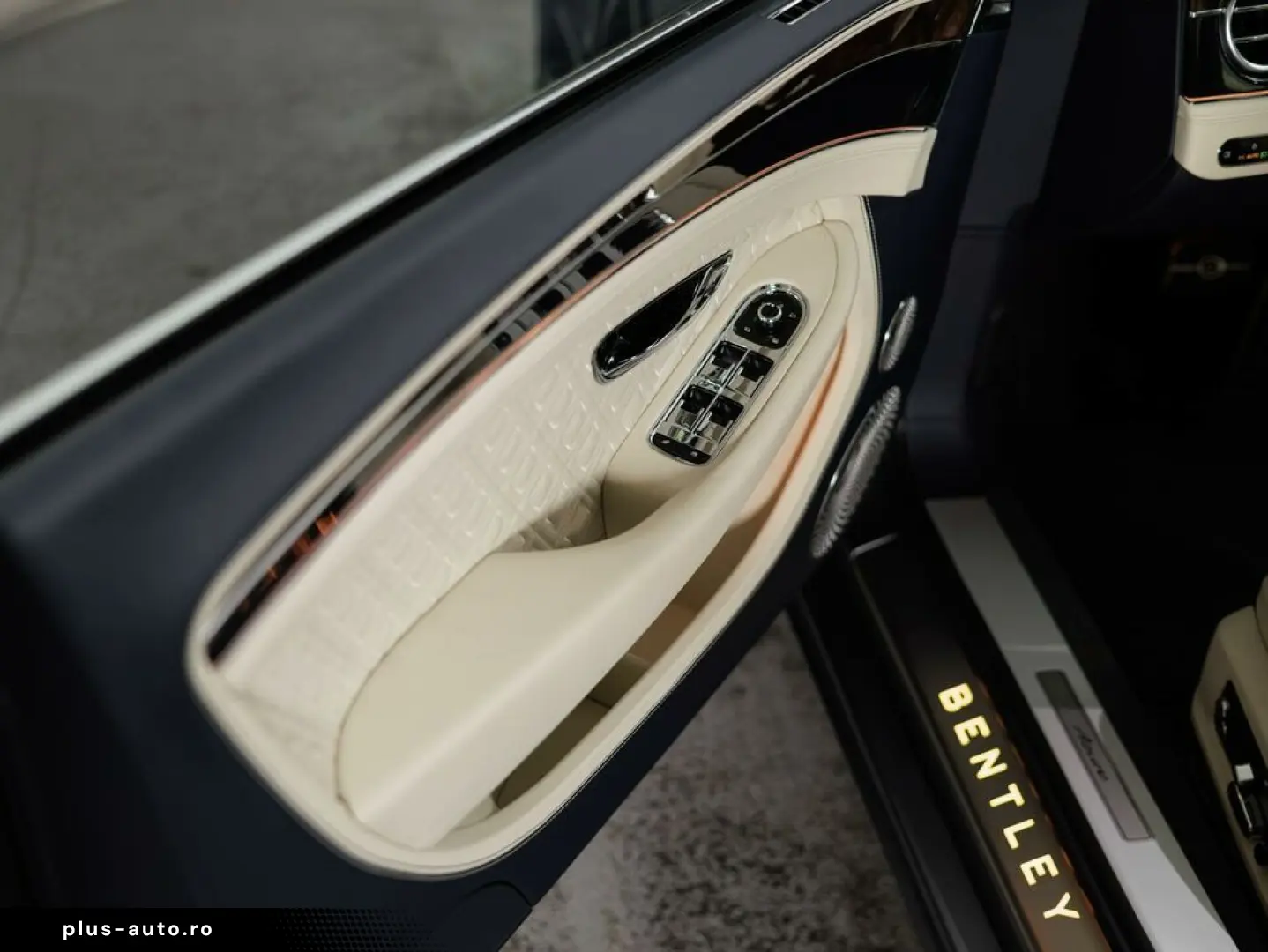 BENTLEY Continental GTC Azure V8