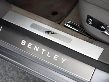 Bentley Flying Spur S V8