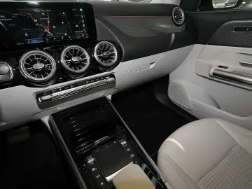 EQA 250 AHK 360  PANORAMA LED CARPLAY MBUX 18